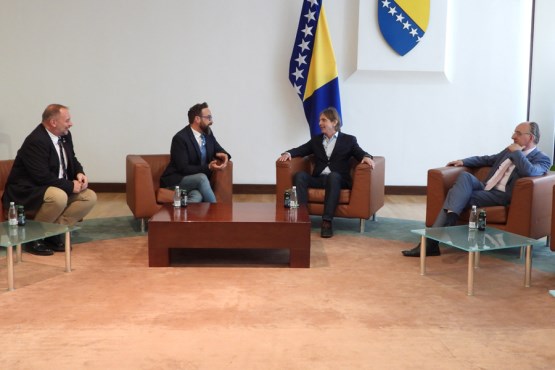 Poslanici u Predstavničkom domu Predrag Kojović i Damir Arnaut razgovarali sa poslanikom Parlamenta Katalonije o zajedničkoj kandidaturi Barselone i Sarajeva za organizaciju Zimskih olimpijskih igara 2030. 